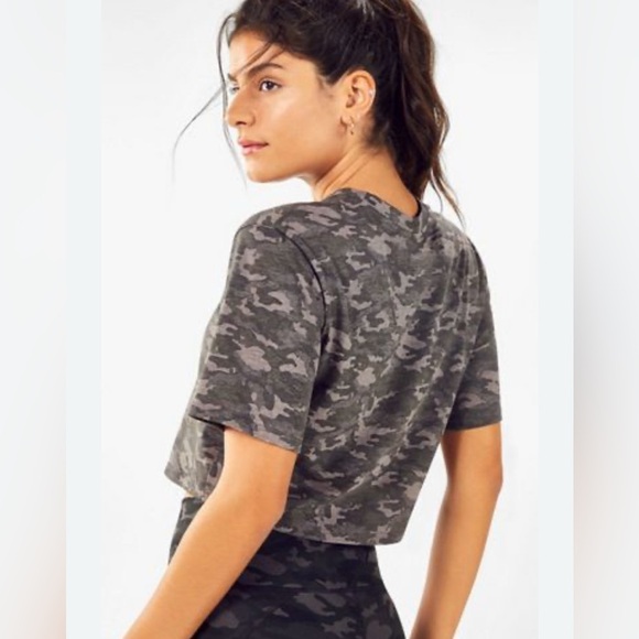 Fabletics Tops - Fabletics boxy crop top loose fit workout sporty large shirt